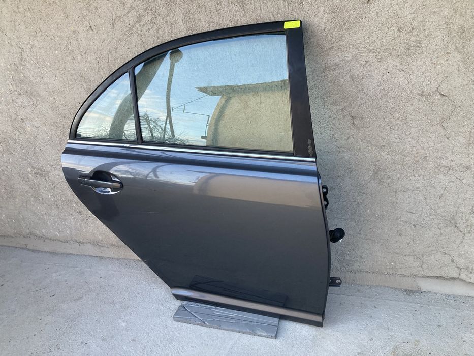 Задна дясна врата за тойота авенсис седан/toyota avensis t25 03-08г