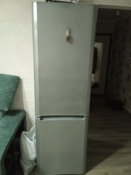 Продам холодильник