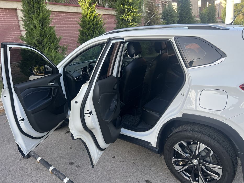 Продам Tracker 2 Premier Plus