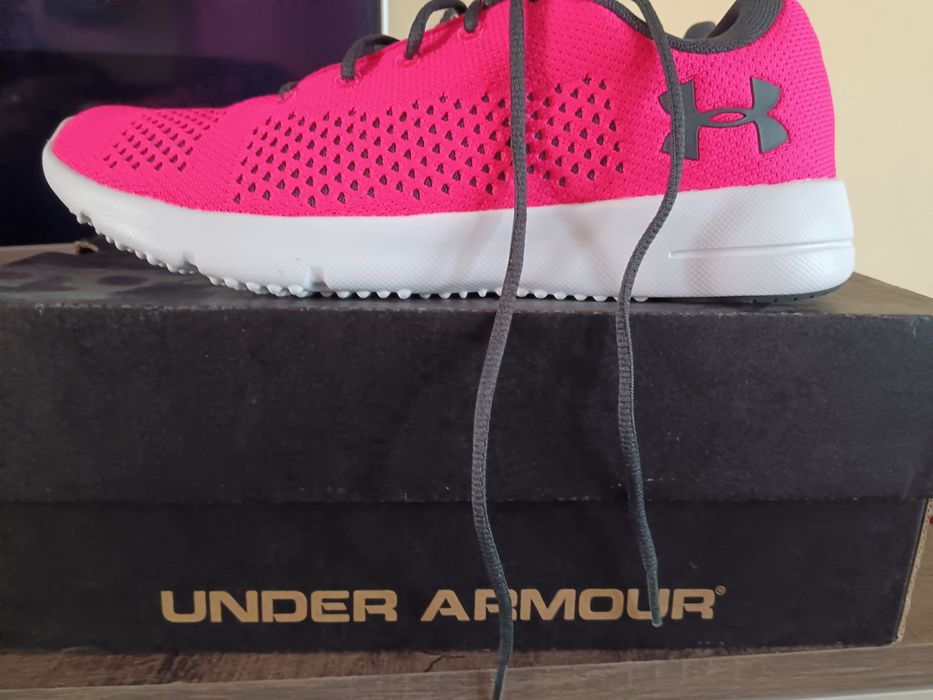 UNDER ARMOUR mărime 38