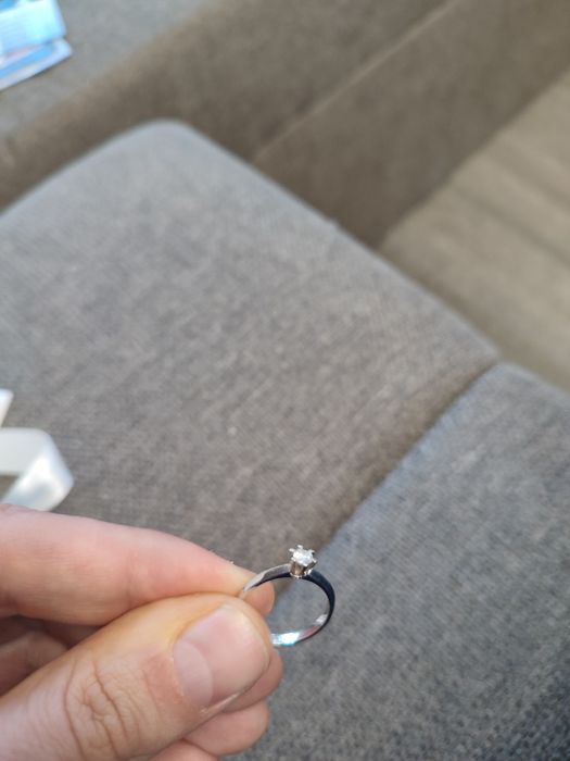 Диамантен пръстен, годежен