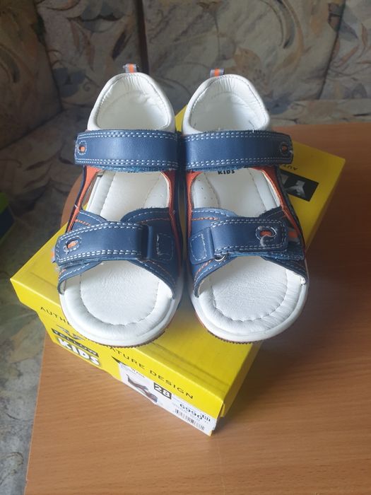 Продам сандалии на мальчика