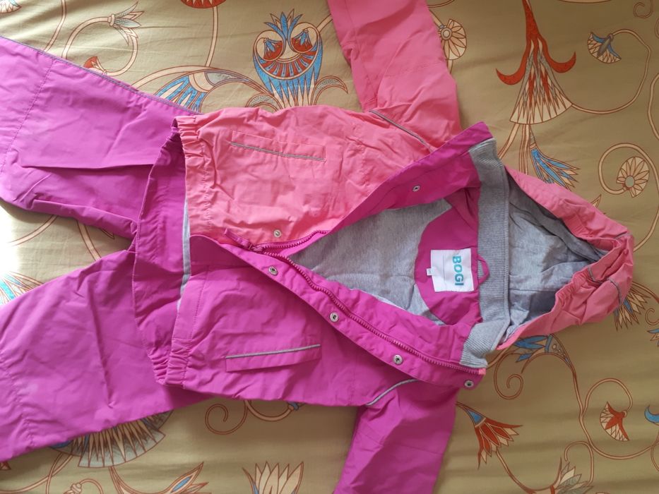 Продам куртки на девочку Европа