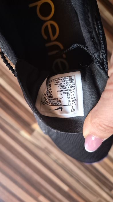 Маратонки NIKE 38