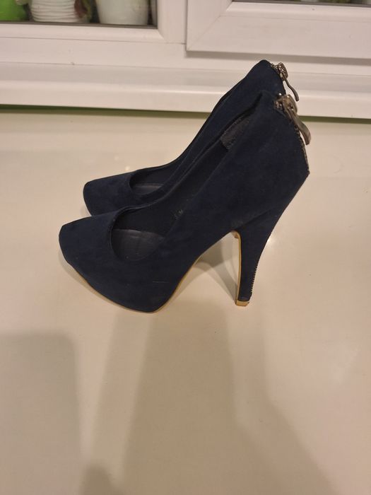 Обувки на висок ток