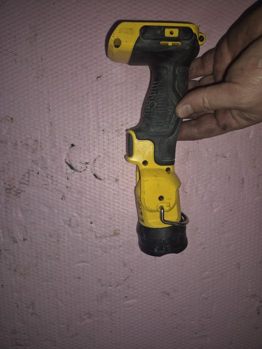 Lanterna DEWALT  18 V  DCL 040