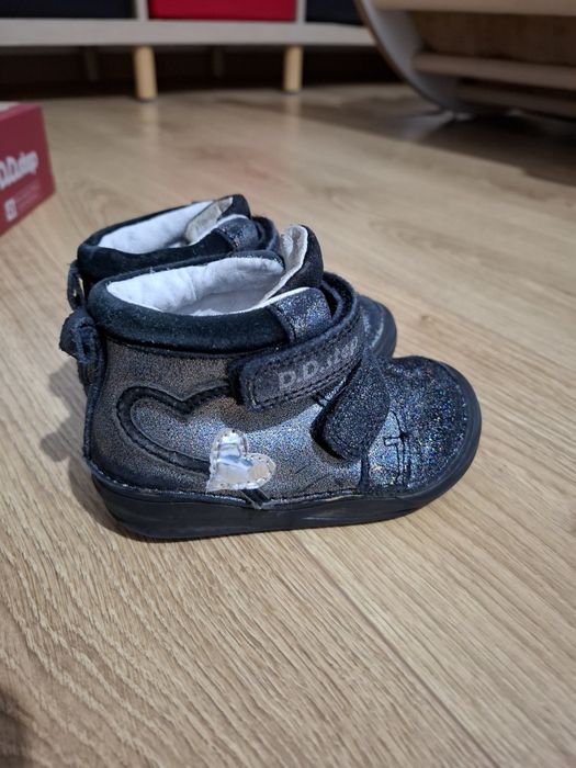 Ghete piele primavara-toamna marime 22 negre fete D.D.step