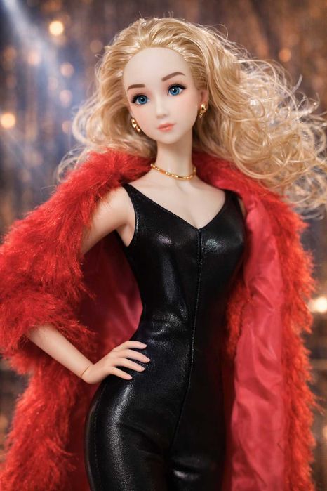 Красива колекционерска кукла MF 32 см