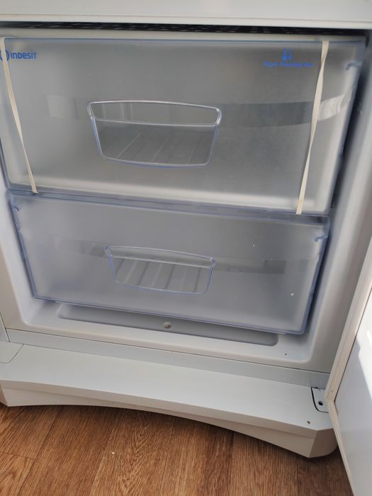Продам холодильник Индезит