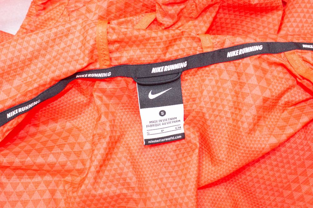 Nike оригинално дамско яке червено тип ветровка за бягане S