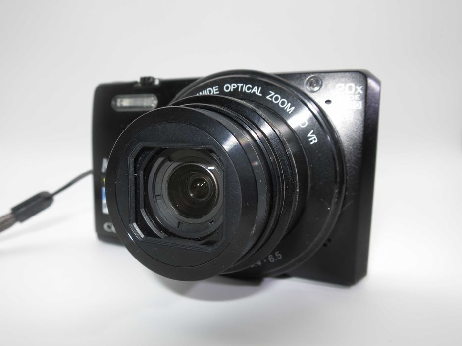 Nikon Coolpix S7000 ултра компактен цифров фотоапарат с 20х опичен зум, 16MP, Wi-Fi, Full-HD видео клип, дигитална камера в отлично състояни
