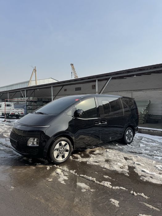 Hyundai Staria 2025 gibrid bez probeg