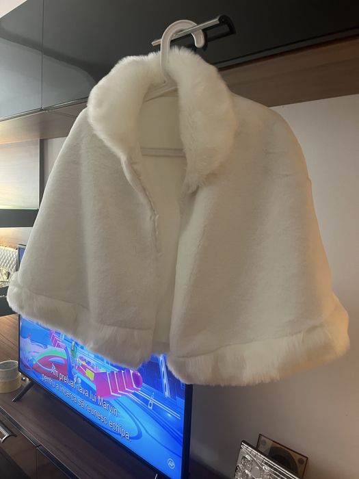 Capă.  , blana artificiala