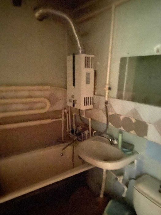 Продается квартира на первом этаже 2+1 как трехкомнатная: 33 000 у.е ...