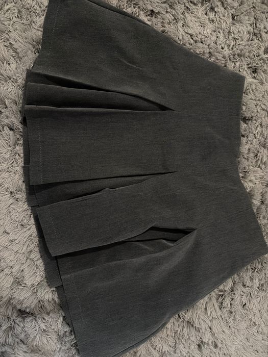 Къса сива пола-панталонки