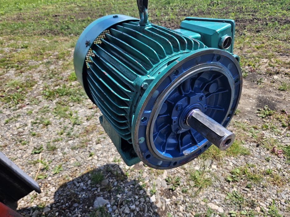 Vând motor electric de 50 HP