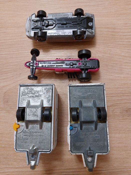 Модели на колички мачбокс 
matchbox Made in England