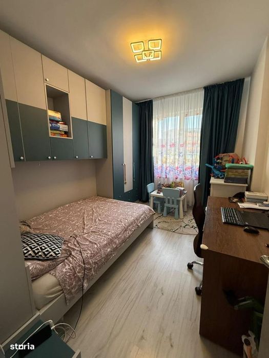 Apartament 3 camere cu CURTE si LOC DE PARCARE