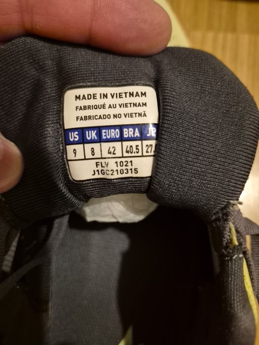 Vand adidasi Mizuno wave