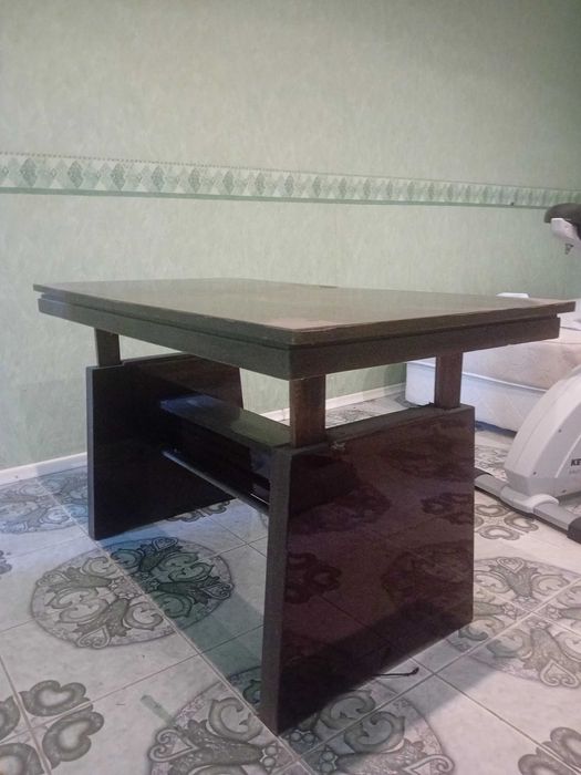 Продавам холна маса