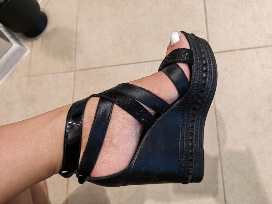 Сандали на платформа от естествена кожа