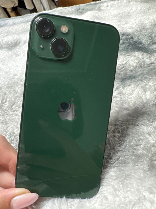 Продавам iPhone 13 в добро техническо състояние