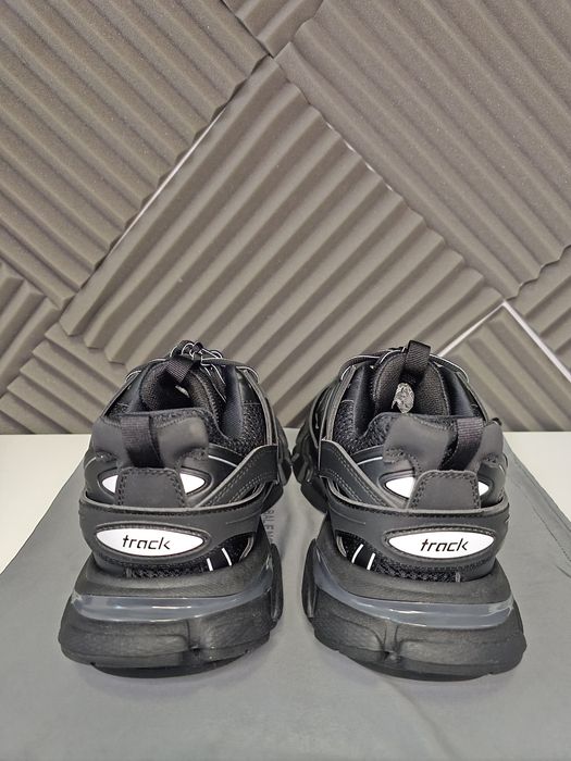 Balenciaga track
