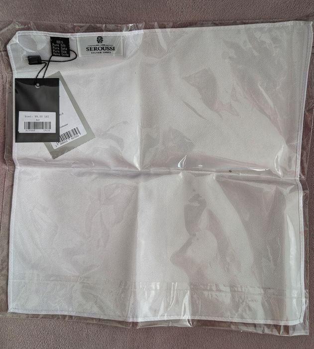 Vând set costum de mire Seroussi în stare excelentă.