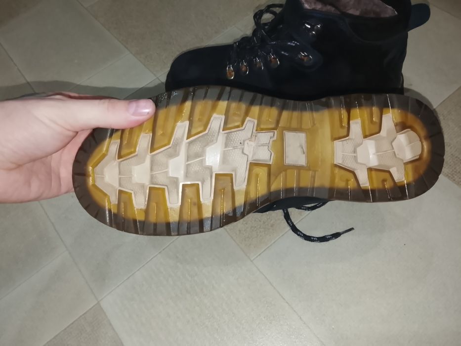 Продам зимние ботинки