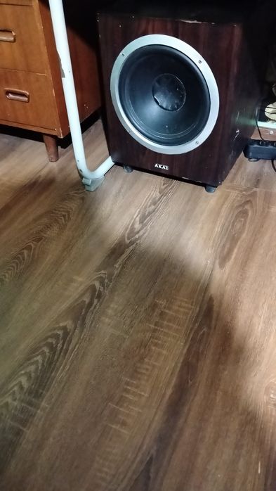 Vând sau schimb statia Akai+ bassul alui original