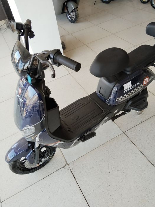 Skuter W10 madelimiz 1 toʻliq zaryad bilan 50 km masofani bosib oʻtadi