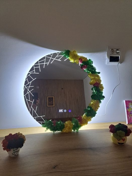 Oglinda cu led decorata cu licheni