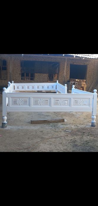 Тапчан, сури,бисетка, чор поя, калават. Качела, скамейка.