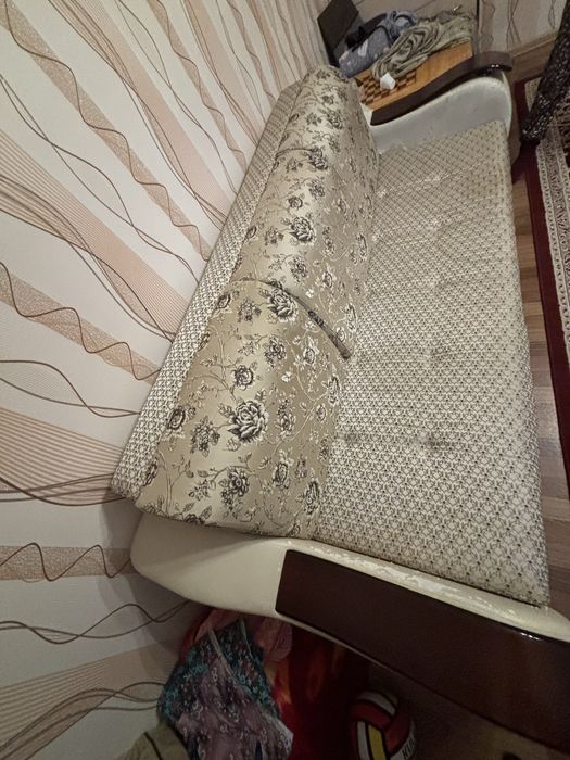 Диван для зала или спальни