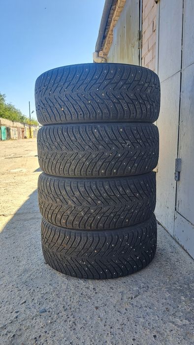Продам шипованную резину nokian