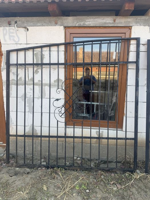 De vânzare poartă !