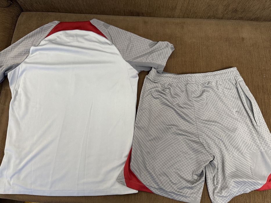 Echipament Nike Liverpool FC antrenament original mărimea M