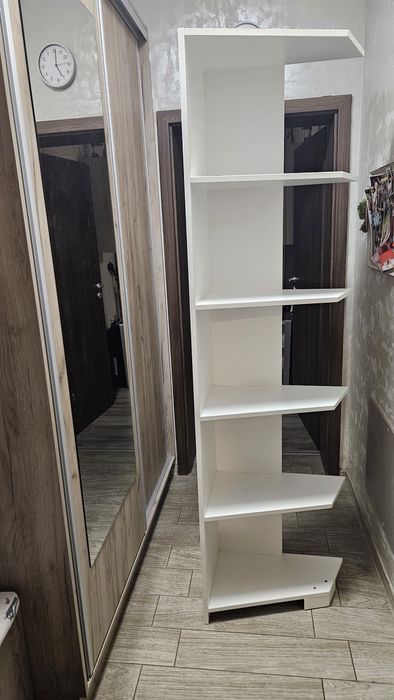 Ъглов рафт,бял цвят с размери 200/33/53 см