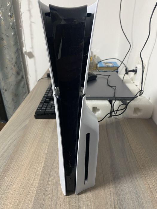 Vand PlayStation 5 Slim 1TB