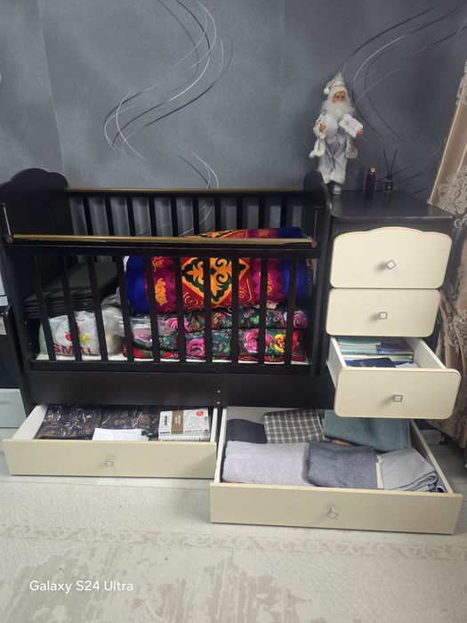 25000тг,манеж и кроватка с 0 до 12 лет.