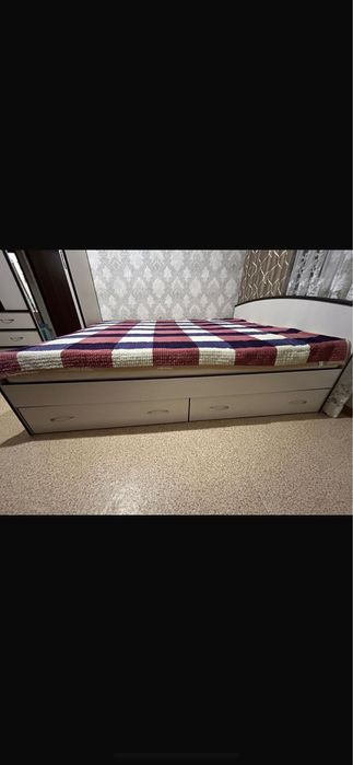 Продам кровать с подтумбой