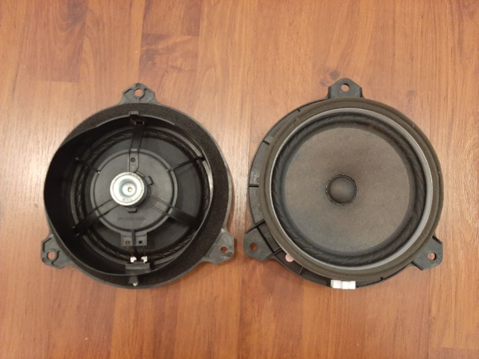 Продам Динамик передней двери Toyota