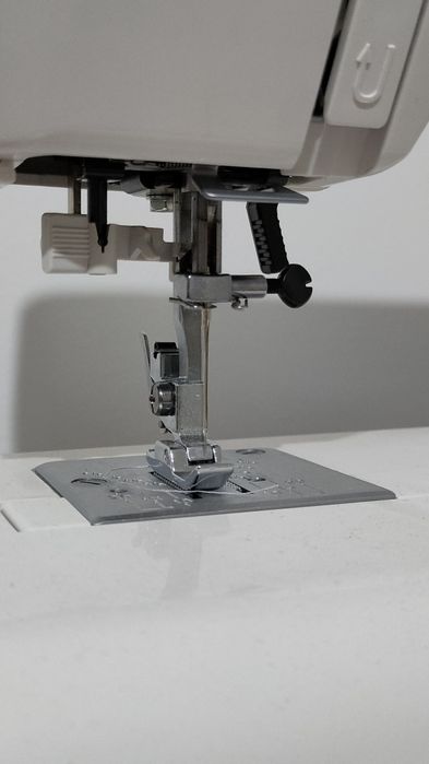 Продам швейную машинку Janome Dress code