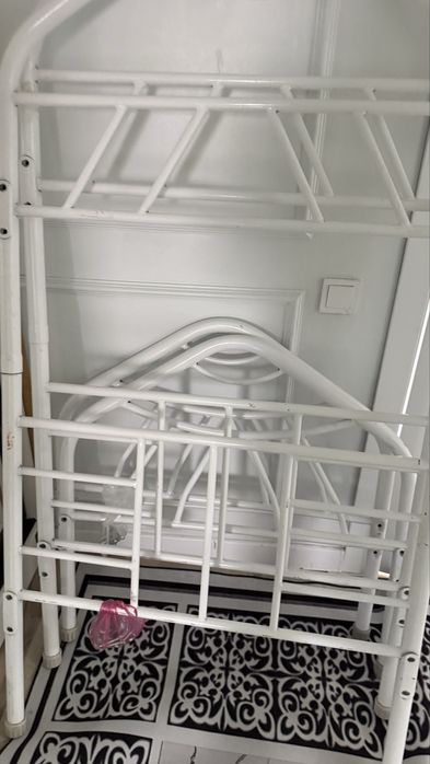 Железная кровать