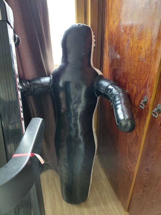 Боксерский манекен.