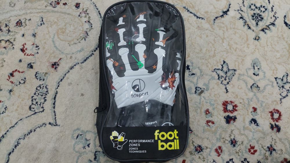 Вратарские перчатки