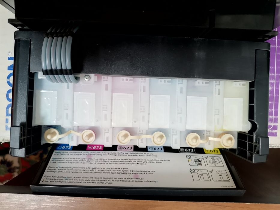 Epson L805. 6 rangli printer. Holati juda yaxshi.