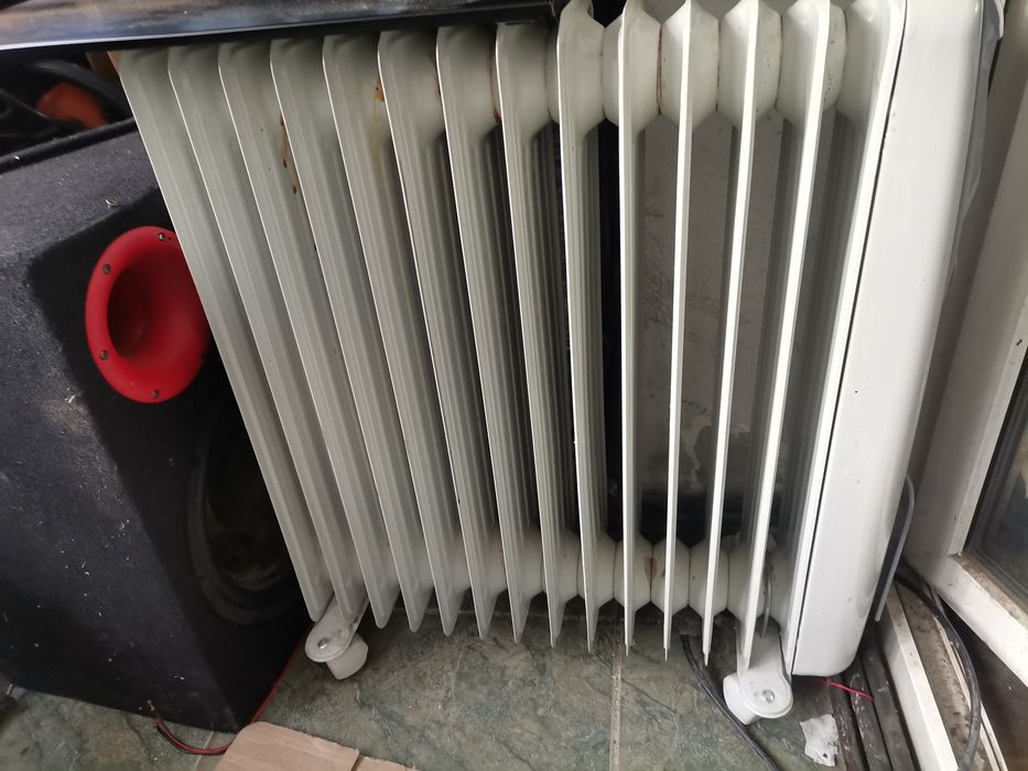 Calorifer electric cu ulei cu 14 elemenți perfect funcțional