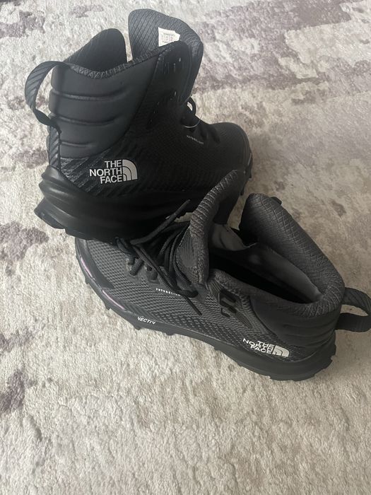 Vand ghete dama The North Face 39,5 marime noi , originale