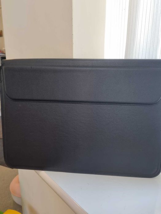 Кожена стойка за лаптоп